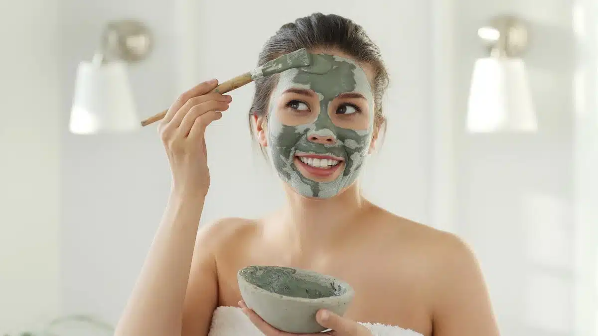 Skin Care | सावधान! चेहऱ्यावर मुलतानी माती लावल्याने होऊ शकतात 'हे' तोटे Skin Care Tips