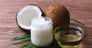 Coconut Oil | केस काळे आणि निरोगी ठेवण्यासाठी खोबरेल तेलासोबत वापरा 'या' गोष्टी